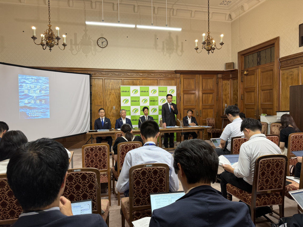 「21世紀の国防構想と憲法改正」提言を発表いたしました。