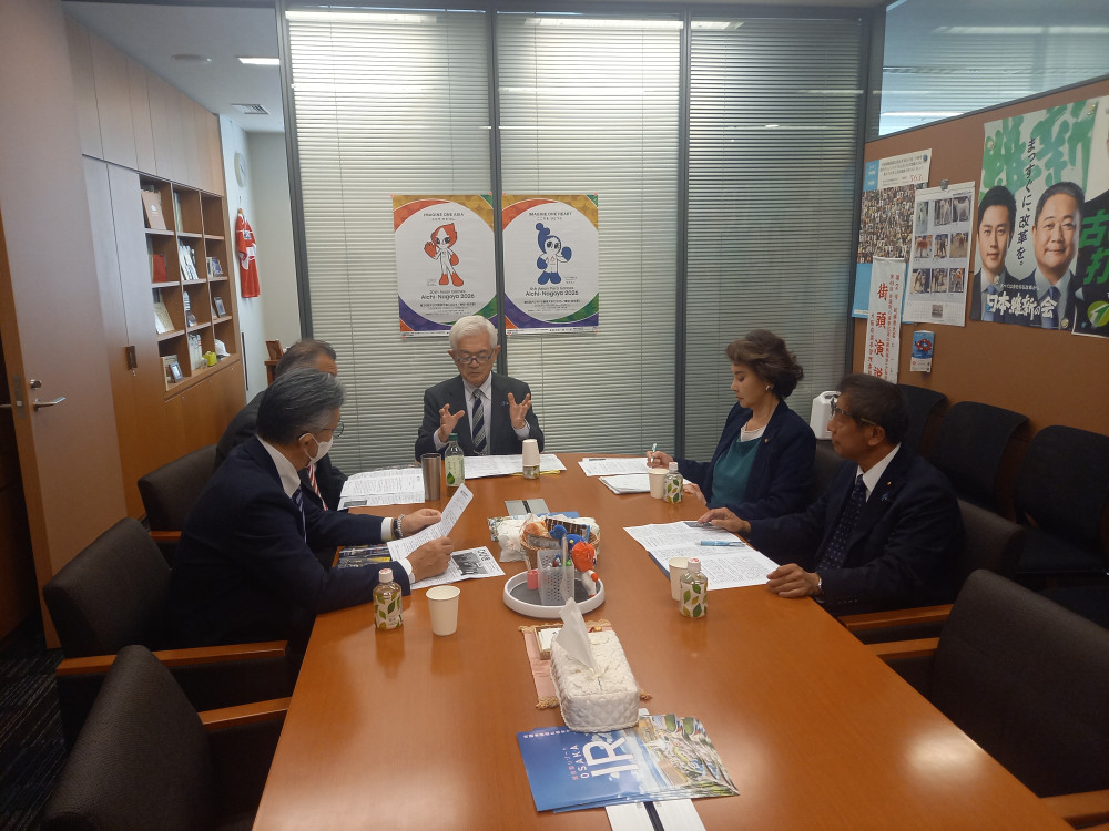 特定失踪者問題調査会の荒木代表と維新拉致対策本部のメンバーで意見交換をいたしました。