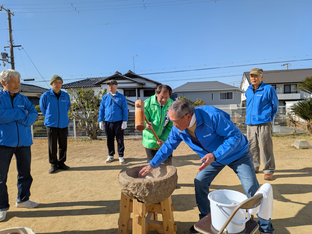 地域の餅つきに参加！