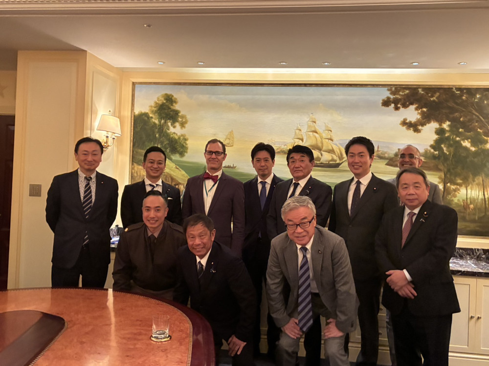 米軍基地視察に先立ち、事前ブリーフィングが行われました。