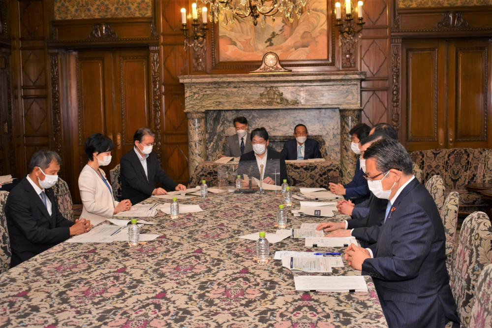 衆議院情報監視審査会において報告書を提出いたしました。