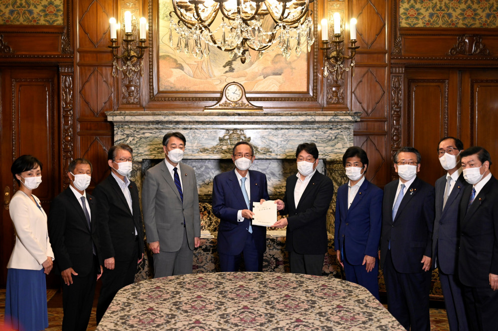 衆議院情報監視審査会において報告書を提出いたしました。