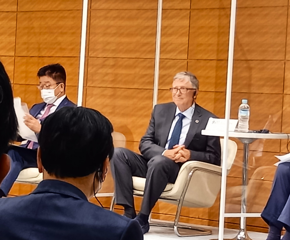 ビル・ゲイツさんを招いてのグローバルヘルスケアに関するシンポジウムに参加しました。