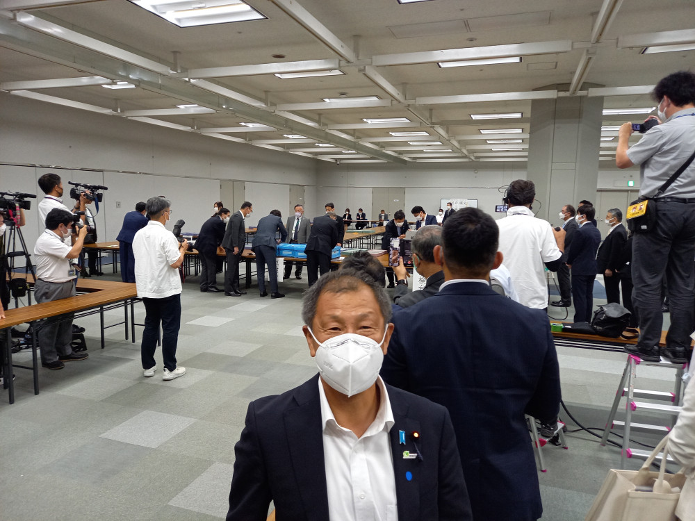 臨時党大会が開かれ、馬場さんが新しい代表に選ばれました！