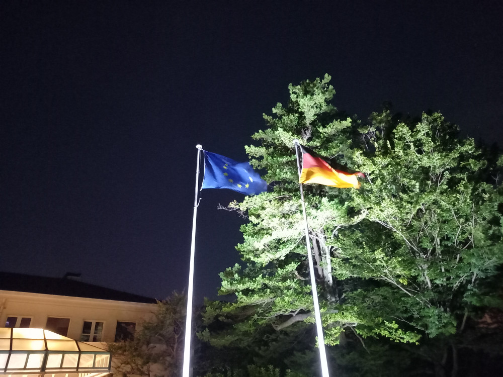 ドイツ連邦共和国のヴルフ元大統領来日に際してドイツ大使公邸での懇談会に出席しました。